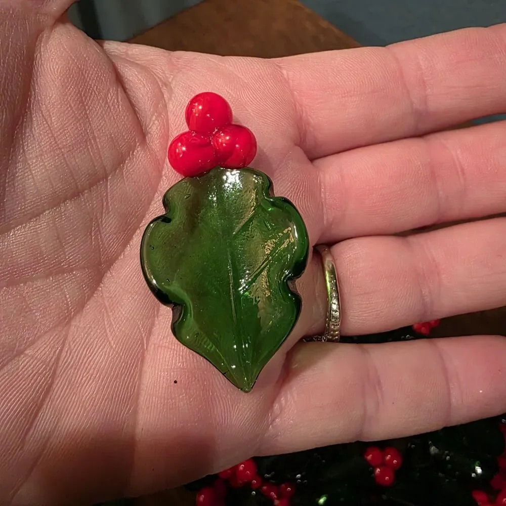 Art Glass Hand Blown Christmas Holly Berry Leaves Lot Of 46 2” each Christmas